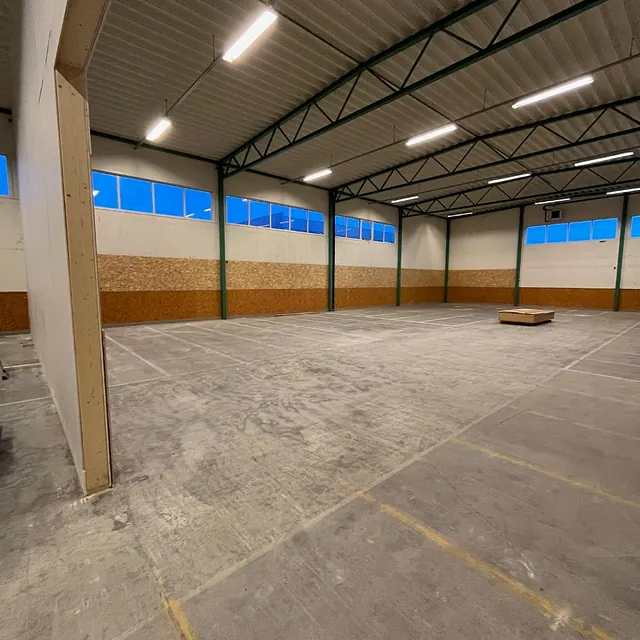 Ombygging av lagerhall til butikk og verksted på Årnes